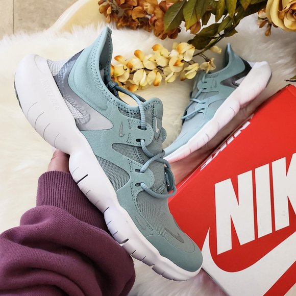 Nike Shoes - Nike Free RN 5.0